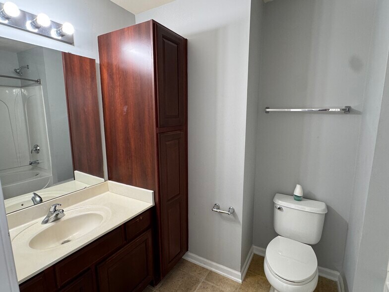 Building Photo - 10560 Bunclody Dr