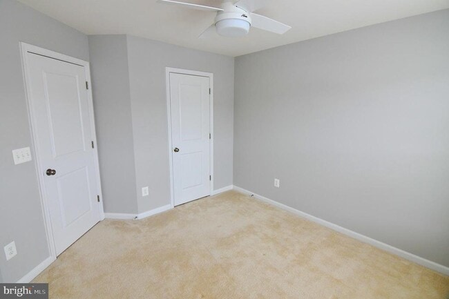 Building Photo - 165 Solara Dr
