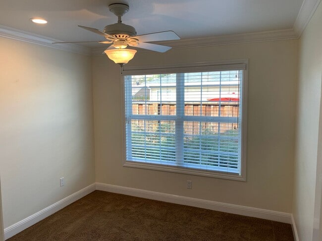 Building Photo - Stunning 4 bedroom, 2 Bath Tracy Home / Best Property Management