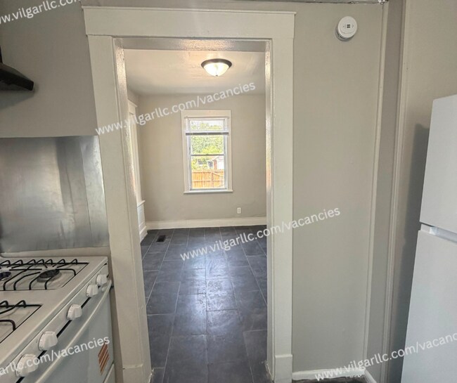 Building Photo - 1007 Becker St