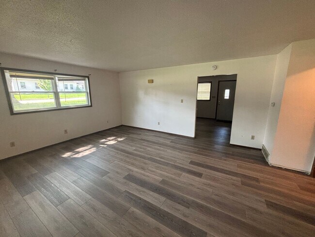 Building Photo - Fandre Dr 2823-2825
