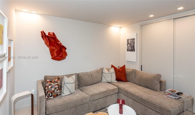 Building Photo - 251 Crandon Blvd