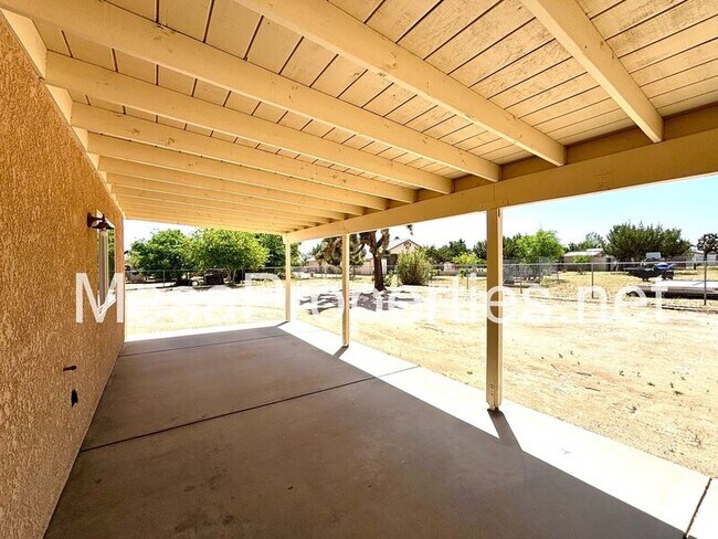 Building Photo - 15601 Sultana St