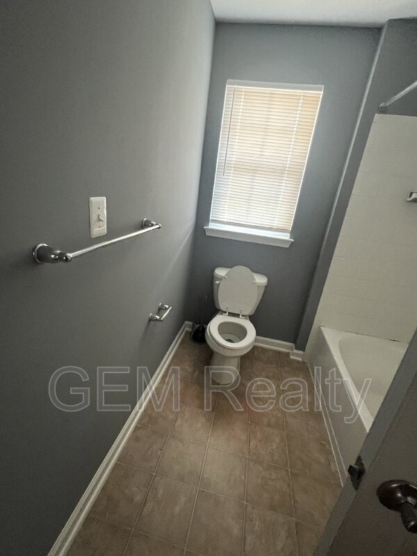 Building Photo - 7120 Azalea Dr