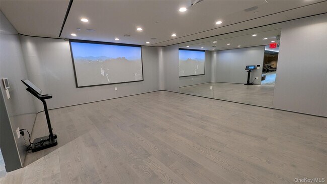 Building Photo - 135 E 47th St