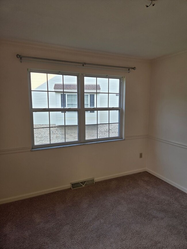 Building Photo - Spacious 3-bedroom Gibsonia townhome