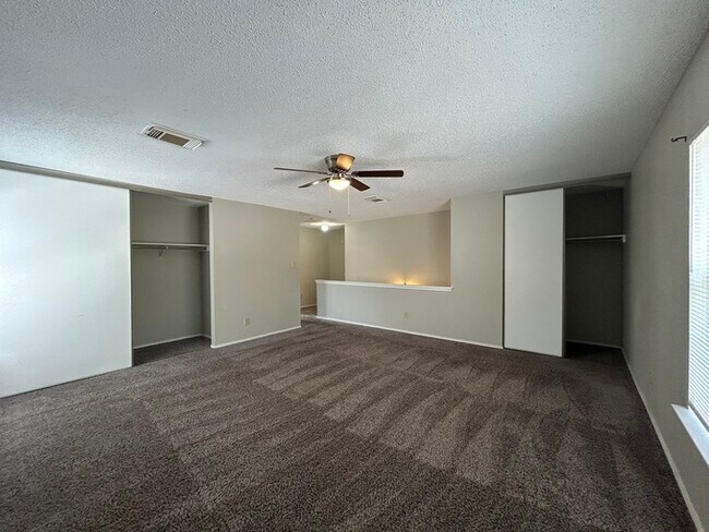 Building Photo - 407 Bluegrass Creek
