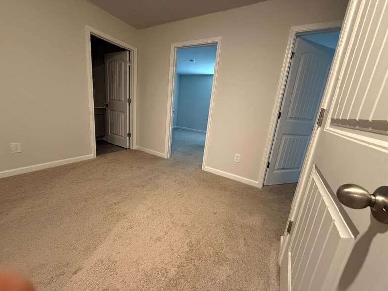 Building Photo - 5135 Tulip Sq