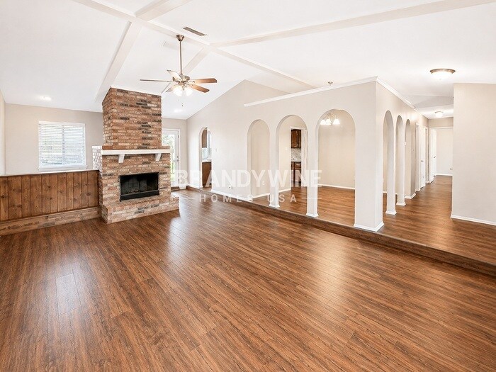 Building Photo - 3025 Jamestown Dr
