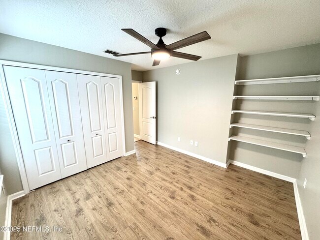 Building Photo - 12850 Chets Creek Dr N