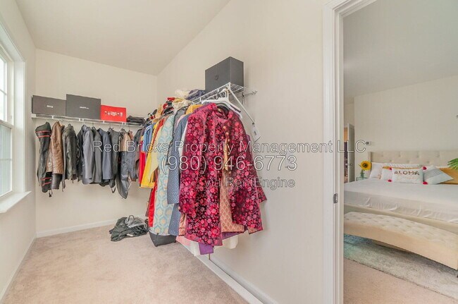 Building Photo - 12917 Hindcross Dr