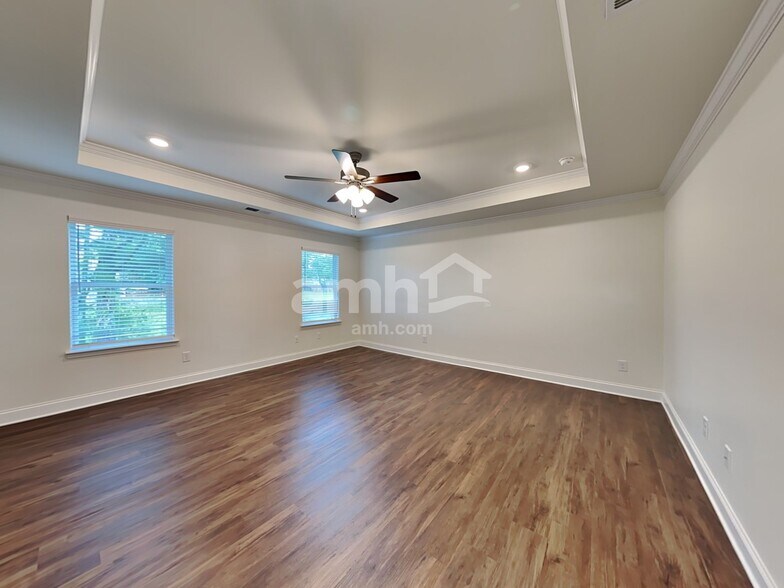 Building Photo - 2092 Windsor Park Ave