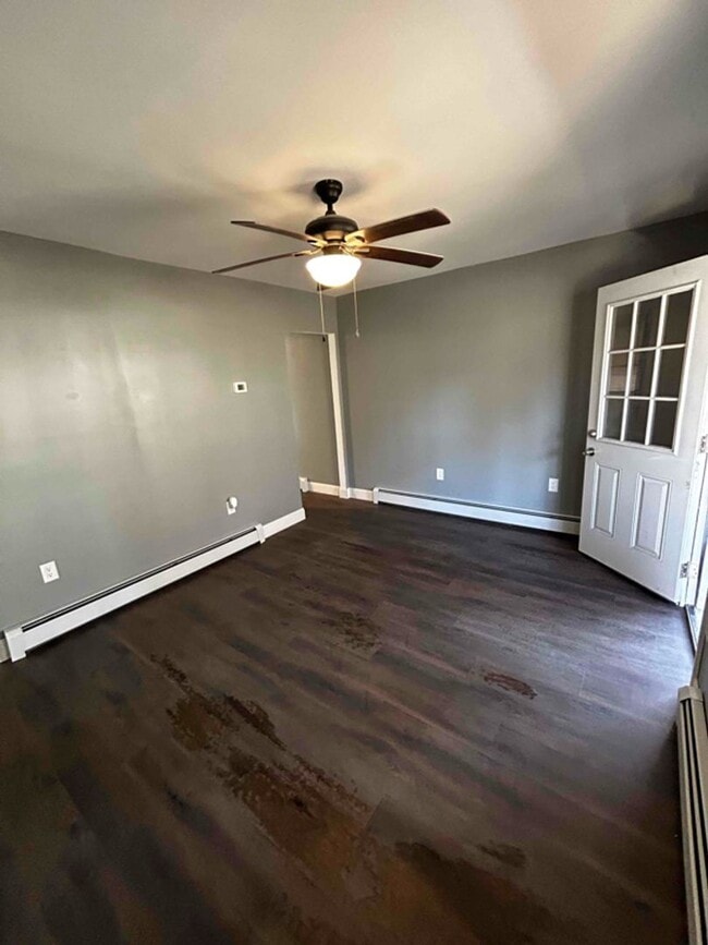 Building Photo - Newly Renovated 2-Bedroom Home in South Sc...