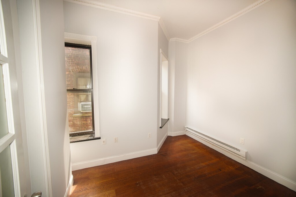 Building Photo - 9 W 103rd St
