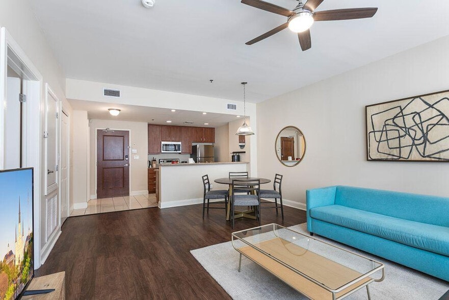 Building Photo - 925 Common St