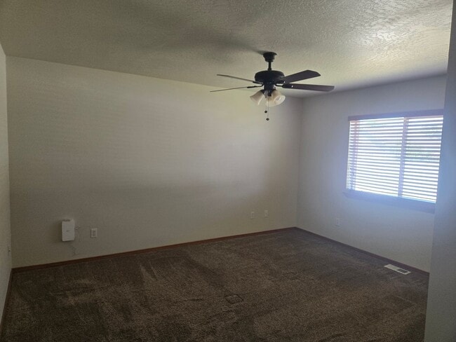 Building Photo - Charming Rancher for Rent in Sunshine Meadows