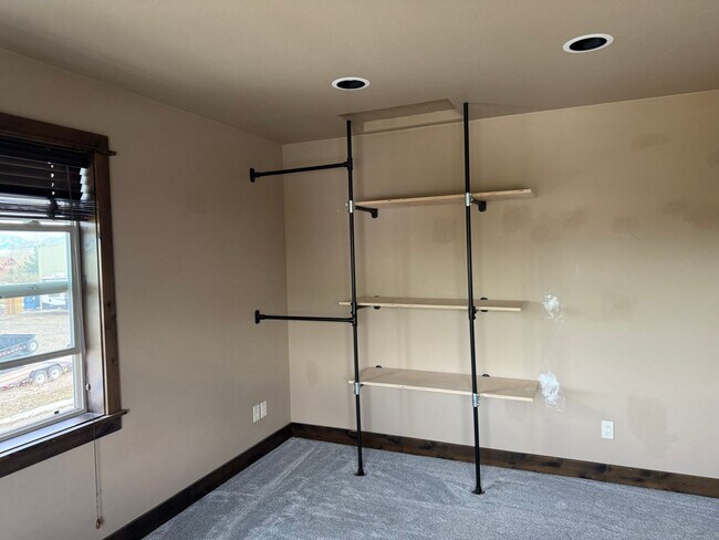 Building Photo - 3 Bedroom 2 Bath in Belgrade