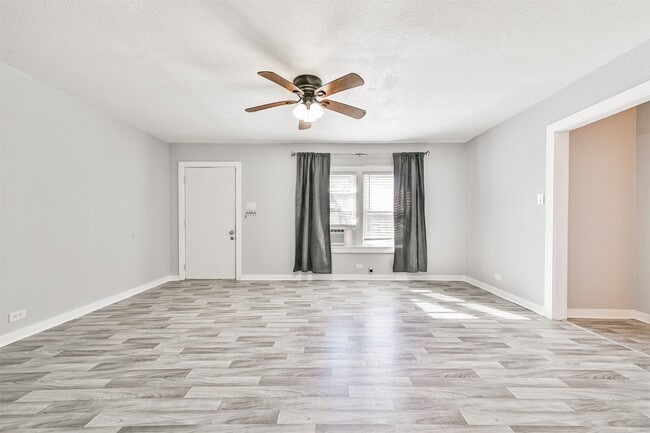 Building Photo - 1021 Maple St