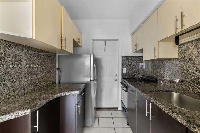 Primary Photo - 770 83rd St