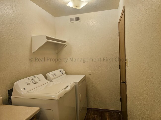 Building Photo - 51 Cedar Creek Ct