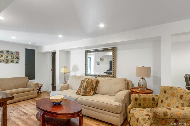 Building Photo - 220 Hudson Terrace