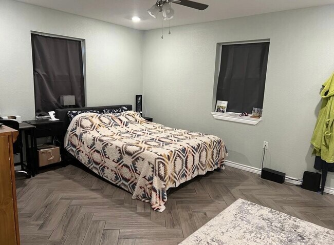 Master room - 2512 Norwood St