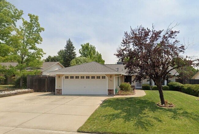 Primary Photo - Home on fully fenced 1/4 acer lot in Ravenwood Neighborhood.