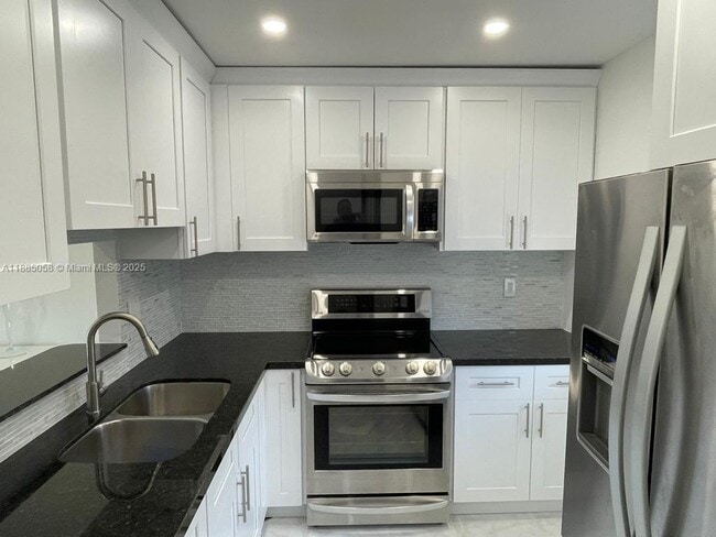 Building Photo - 5051 W Oakland Park Blvd