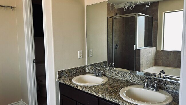 Building Photo - 332 Silverleaf Oak