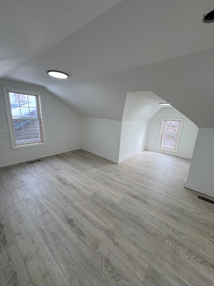 Building Photo - 2104 8th Ave