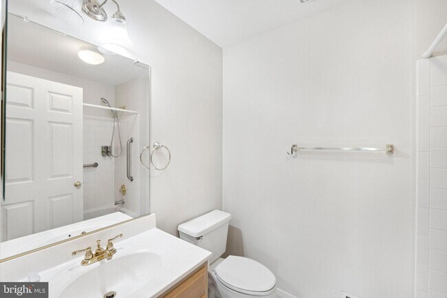 Building Photo - 15831 Glacier Ct