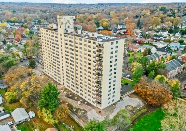 Building Photo - 2625 Park Ave