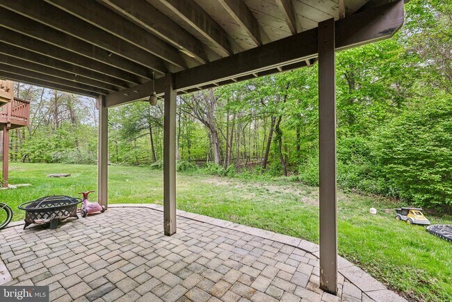 Building Photo - 8727 Thornbrook Dr