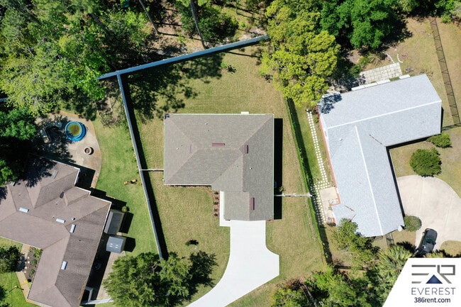 Building Photo - 10 Wildwood Pl