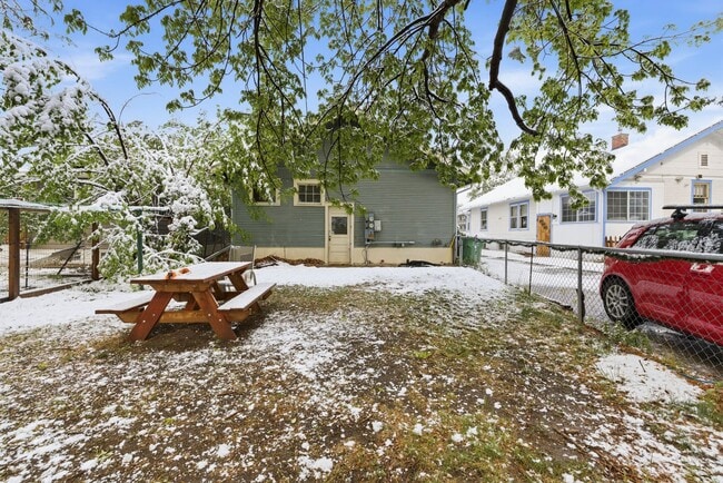 Building Photo - Charming 2 Bed 1 Bath House in Old Town!