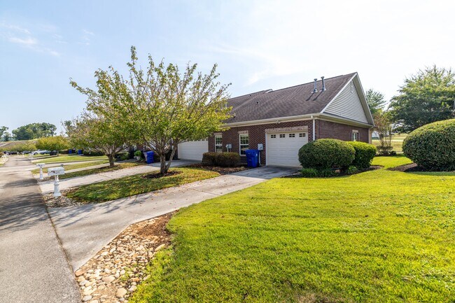 Building Photo - 121 Hatleyberry St