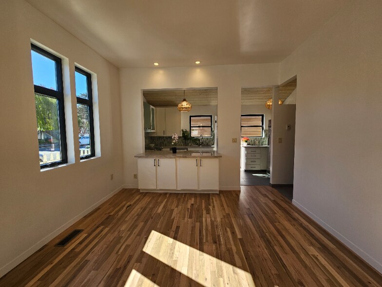 Building Photo - 520 10th St