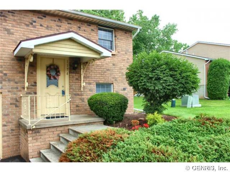 Front - 1174 Cunningham Dr