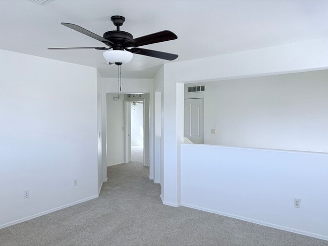 Building Photo - 4 bed/3bath in desirable Paseo Del Rio Community