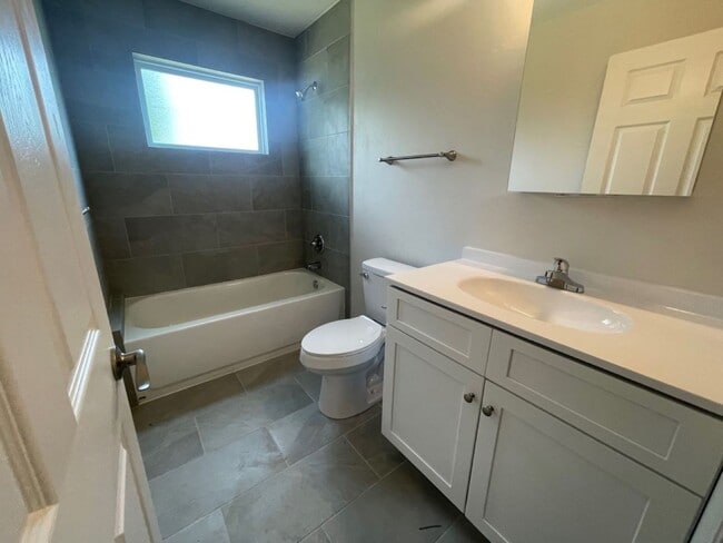 Building Photo - 3/2 in Turkey Creek!