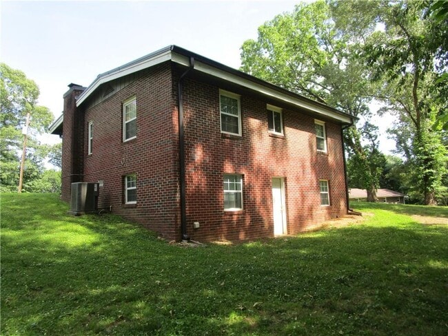 Building Photo - 3413 Lakeland Rd