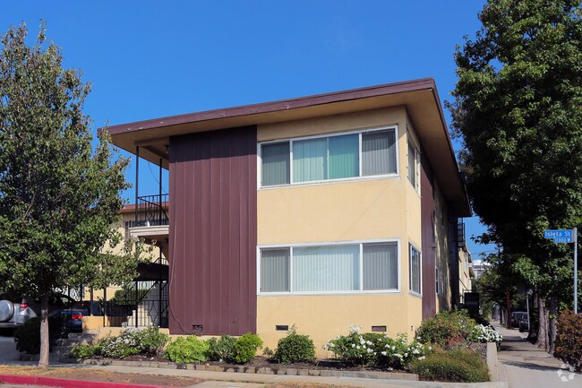 Primary Photo - 11307 Isleta St