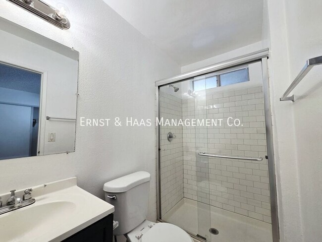 Building Photo - 6673 Hammond Ave C