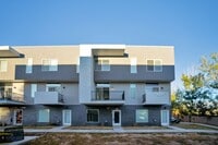 Building Photo - Beautiful 4 Bed - 3 Bath Townhome in Great Clearfield Location! Available on June 10th!