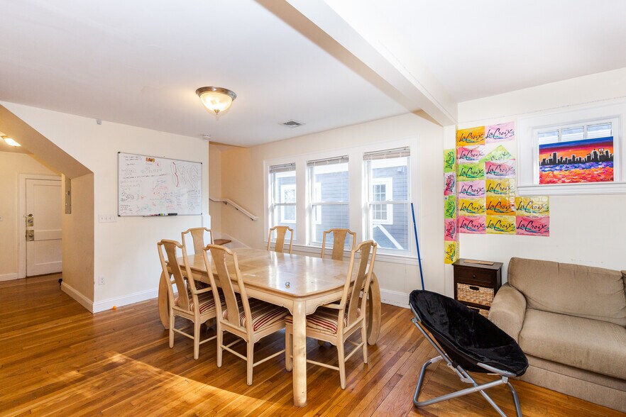 Building Photo - 186 Calumet St