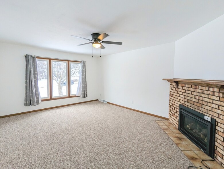 Living room - 712 Brandie Rd