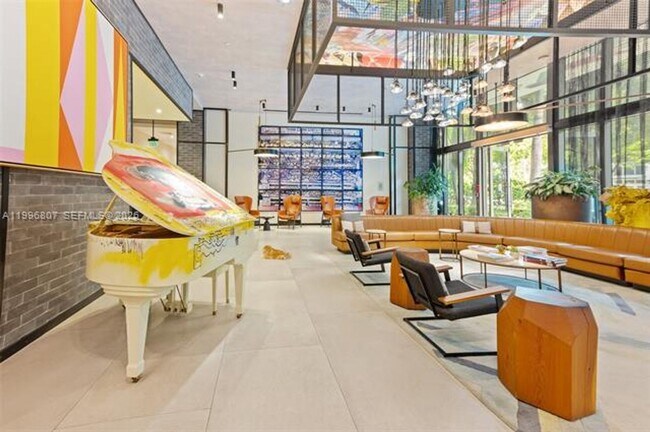 Building Photo - 121 NE 34th St