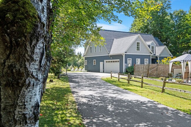 Building Photo - 16 Depot St