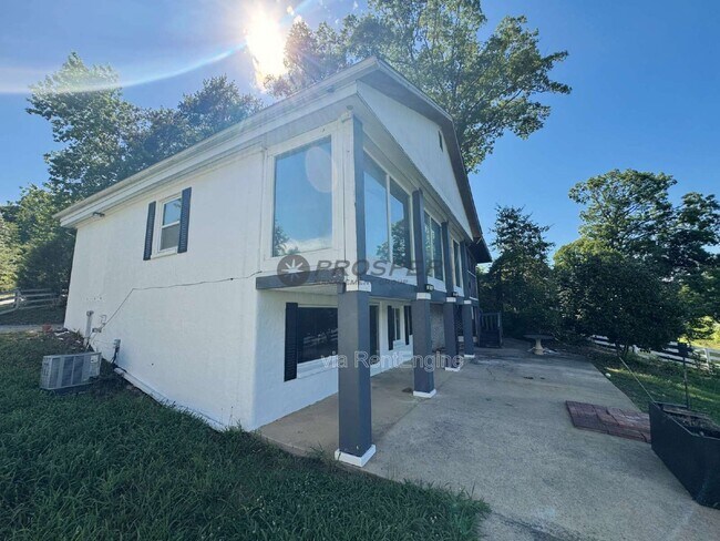 Building Photo - 746 Pistol Club Rd