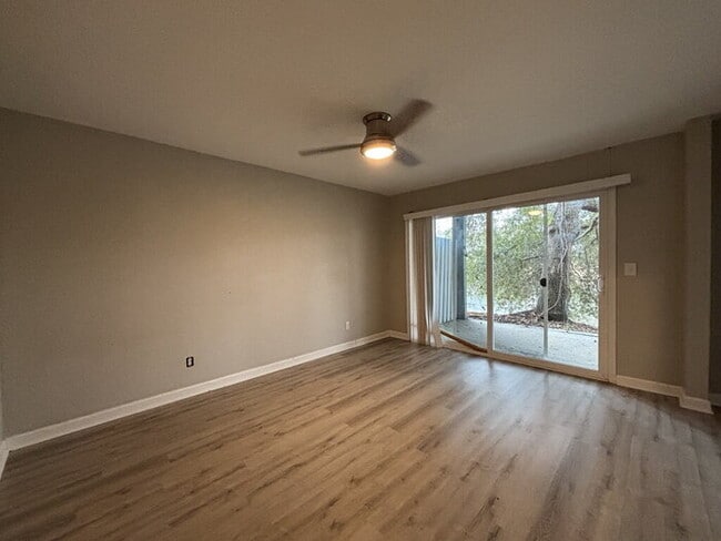 Building Photo - 8483 Yadkin Cir